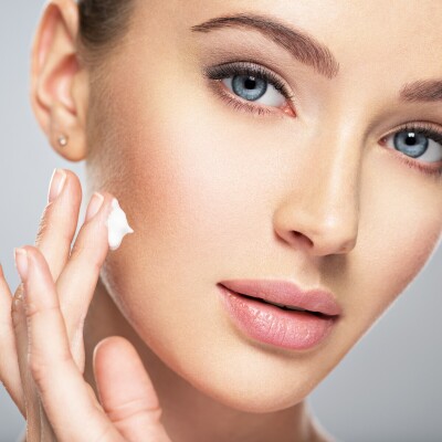 The Asteros Beauty'den Hydrafacial Cilt Bakımı Uygulaması