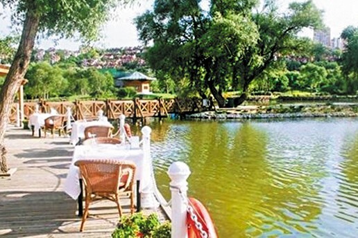 Bahçeşehir Göl Et Restaurant'tan Göl Manzarasına Nazır Serpme Kahvaltı