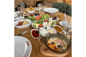 İbrahim'in Yeri Garden Restaurant'ta Zengin Serpme Kahvaltı Menüsü