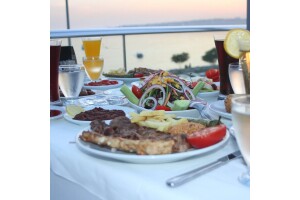 Denize Nazır Florya Alarga Balık Restaurant'tan Zengin İftar Menüsü