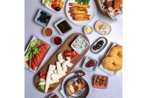 Dandin Karaköy'de Zengin Kahvaltı Menüleri