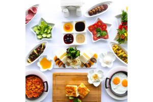 VE Hotels Boğaziçi (Vilayetler Evi) İstanbul'da Boğaz Kıyısında Serpme Kahvaltı