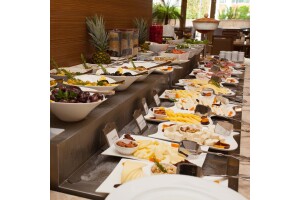Gorrion Hotel İstanbul'da 12 Mayıs Anneler Günü Özel Açık Büfe Kahvaltı Keyfi