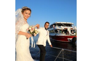 Eftalya Tekneleri İle İstanbul Boğazı'nda Teknede Düğün Organizasyonu Paketleri