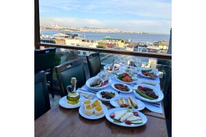By Kinyas Restaurant'tan Deniz Manzaralı Enfes Yemek Menüsü