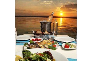 Mastika Balık Restaurant'ta Deniz Manzaralı Akşam Yemeği