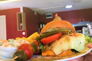 Poshet Cafe'de Lezzet Dolu Hamburger Menüsü