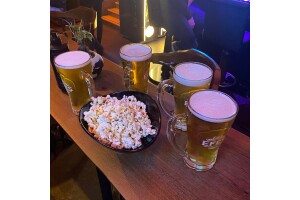 Dab Pub Pera'da Canlı Müzik Eşiliğinde Enfes Bira Menüsü & Sınırsız Popcorn