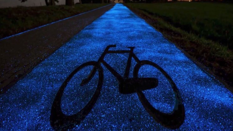 Polonya'nın Karanlıkta Parlayan Büyüleyici Bisiklet Yolu 